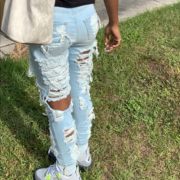 Light distressed jeans - Picture 2 of 4